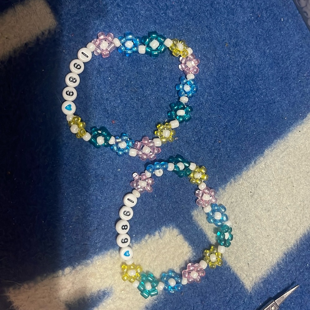 Taylor swift friendship bracelets